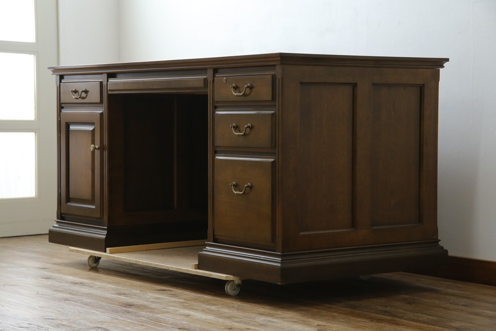 中古　職人手作り　高級品　府中家具　重厚な意匠のプレジデントデスク　定価推定約40万円　(R-085784)