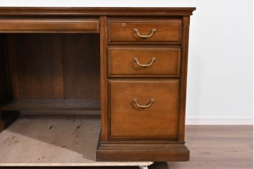 中古　職人手作り　高級品　府中家具　重厚な意匠のプレジデントデスク　定価推定約40万円　(R-085784)