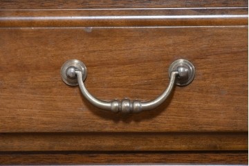 中古　職人手作り　高級品　府中家具　重厚な意匠のプレジデントデスク　定価推定約40万円　(R-085784)