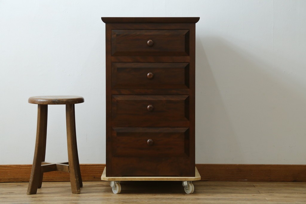 中古　美品　松本民芸家具　端正な箱型フォルムと深みのある色合いが魅力の四段チェスト　定価約16万円　(R-085786)