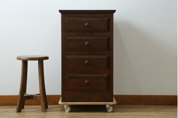 中古　美品　松本民芸家具　端正な箱型フォルムと深みのある色合いが魅力の四段チェスト　定価約16万円　(R-085786)