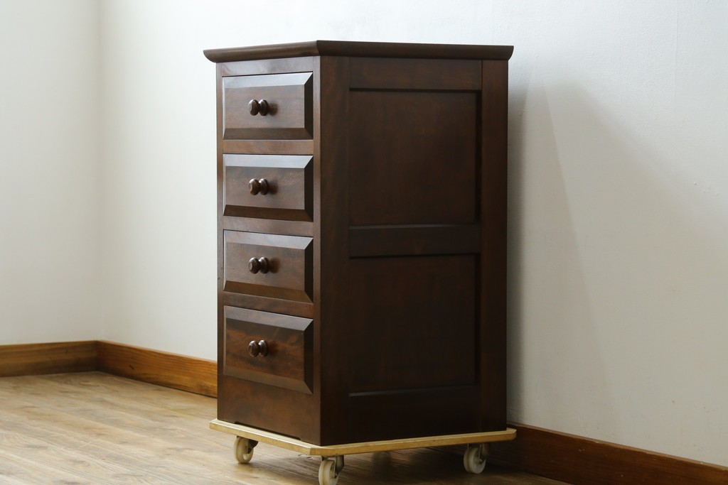 中古　美品　松本民芸家具　端正な箱型フォルムと深みのある色合いが魅力の四段チェスト　定価約16万円　(R-085786)