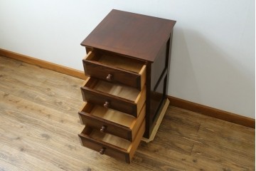 中古　美品　松本民芸家具　端正な箱型フォルムと深みのある色合いが魅力の四段チェスト　定価約16万円　(R-085786)