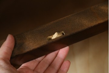 中古　美品　松本民芸家具　端正な箱型フォルムと深みのある色合いが魅力の四段チェスト　定価約16万円　(R-085786)