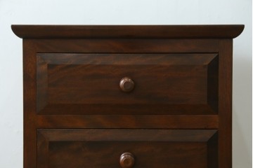 中古　美品　松本民芸家具　端正な箱型フォルムと深みのある色合いが魅力の四段チェスト　定価約16万円　(R-085786)