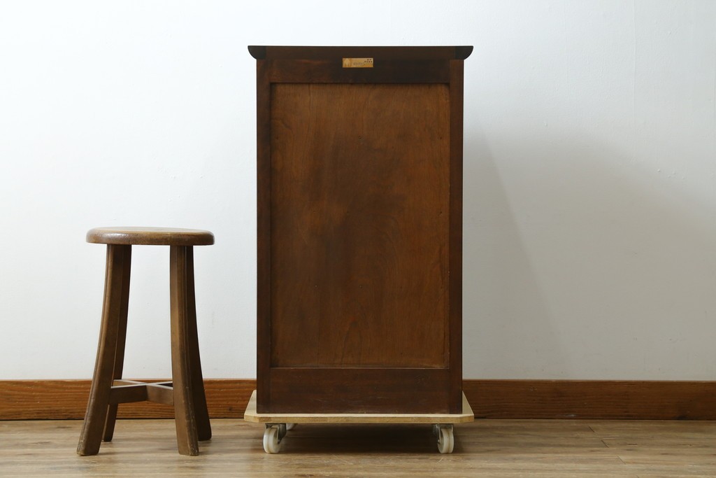 中古　美品　松本民芸家具　端正な箱型フォルムと深みのある色合いが魅力の四段チェスト　定価約16万円　(R-085786)