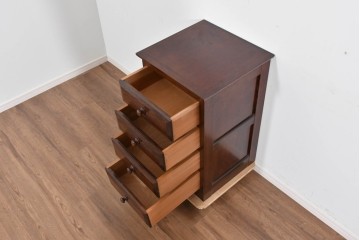 中古　美品　松本民芸家具　落ち着いた濃色の佇まいが魅力の四段チェスト　定価約16万円　(R-085786)