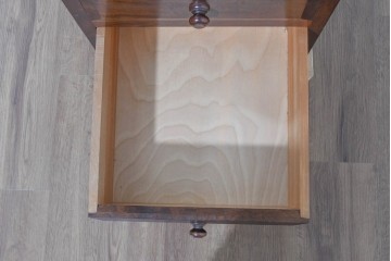 中古　美品　松本民芸家具　落ち着いた濃色の佇まいが魅力の四段チェスト　定価約16万円　(R-085786)