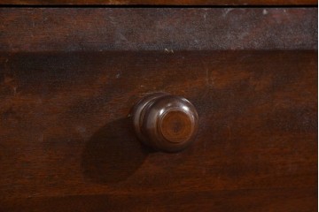 中古　美品　松本民芸家具　落ち着いた濃色の佇まいが魅力の四段チェスト　定価約16万円　(R-085786)