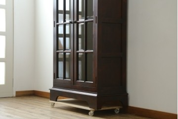 中古　美品　九州民芸家具　格子入りガラス扉が印象的な落ち着きのあるブックケース　定価約70万円　(R-085787)