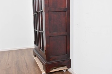 中古　美品　九州民芸家具　格子入りガラス扉が印象的な落ち着きのあるブックケース　定価約70万円　(R-085787)