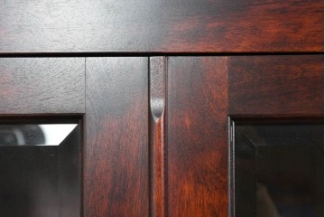 中古　美品　九州民芸家具　格子入りガラス扉が印象的な落ち着きのあるブックケース　定価約70万円　(R-085787)