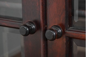 中古　美品　九州民芸家具　格子入りガラス扉が印象的な落ち着きのあるブックケース　定価約70万円　(R-085787)