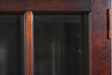 中古　美品　九州民芸家具　格子入りガラス扉が印象的な落ち着きのあるブックケース　定価約70万円　(R-085787)