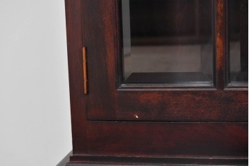 中古　美品　九州民芸家具　格子入りガラス扉が印象的な落ち着きのあるブックケース　定価約70万円　(R-085787)