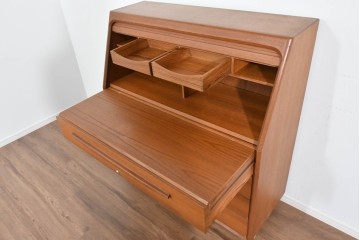 《台輪取り付け加工費込み》デンマークヴィンテージ　ベルンハルト・ペダーセン(Bernh.Pedersen&Son)社　チーク材　蛇腹タイプのシャッター扉が特徴のライティングビューロー　(R-085788)