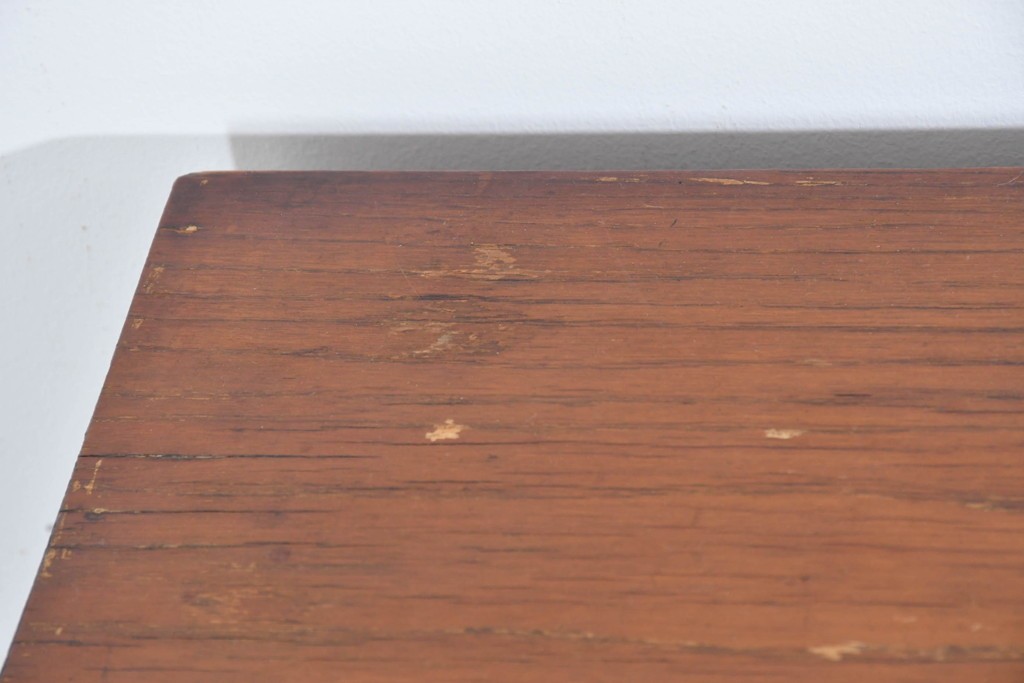 イギリスアンティーク　オーク材　手の込んだ彫刻装飾が印象的なレザートップのライティングビューロー　(R-085789)