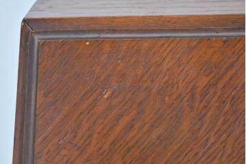 イギリスアンティーク　オーク材　手の込んだ彫刻装飾が印象的なレザートップのライティングビューロー　(R-085789)