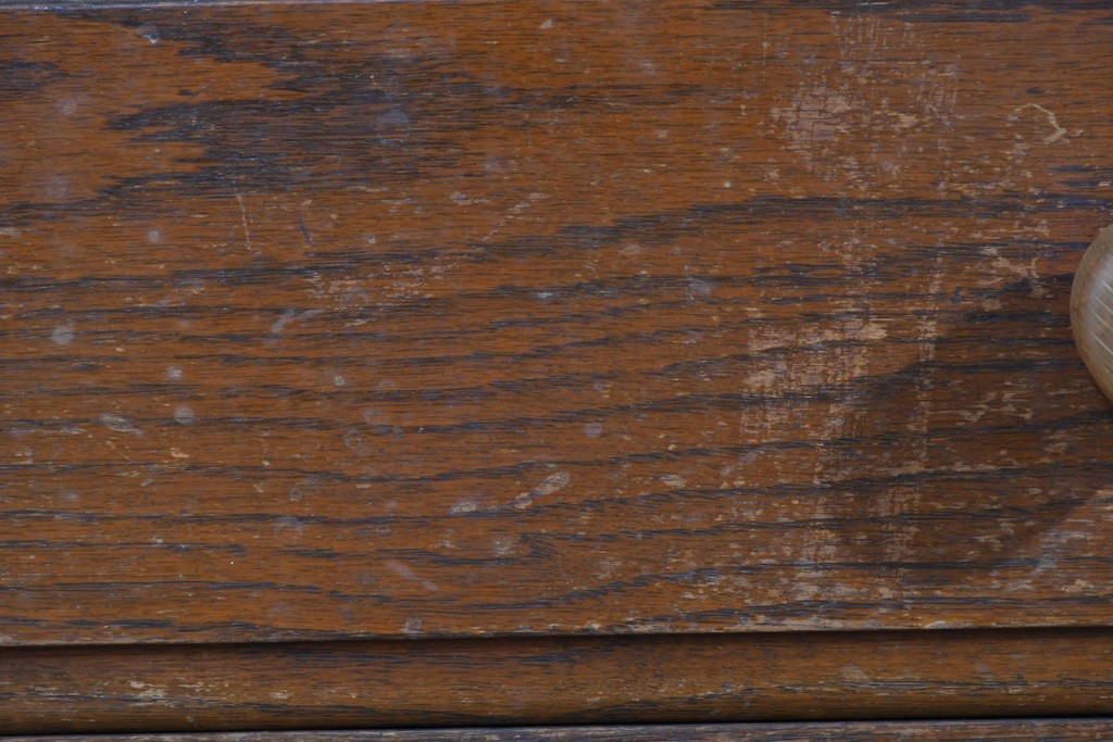 イギリスアンティーク　オーク材　手の込んだ彫刻装飾が印象的なレザートップのライティングビューロー　(R-085789)