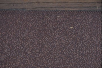 イギリスアンティーク　オーク材　手の込んだ彫刻装飾が印象的なレザートップのライティングビューロー　(R-085789)