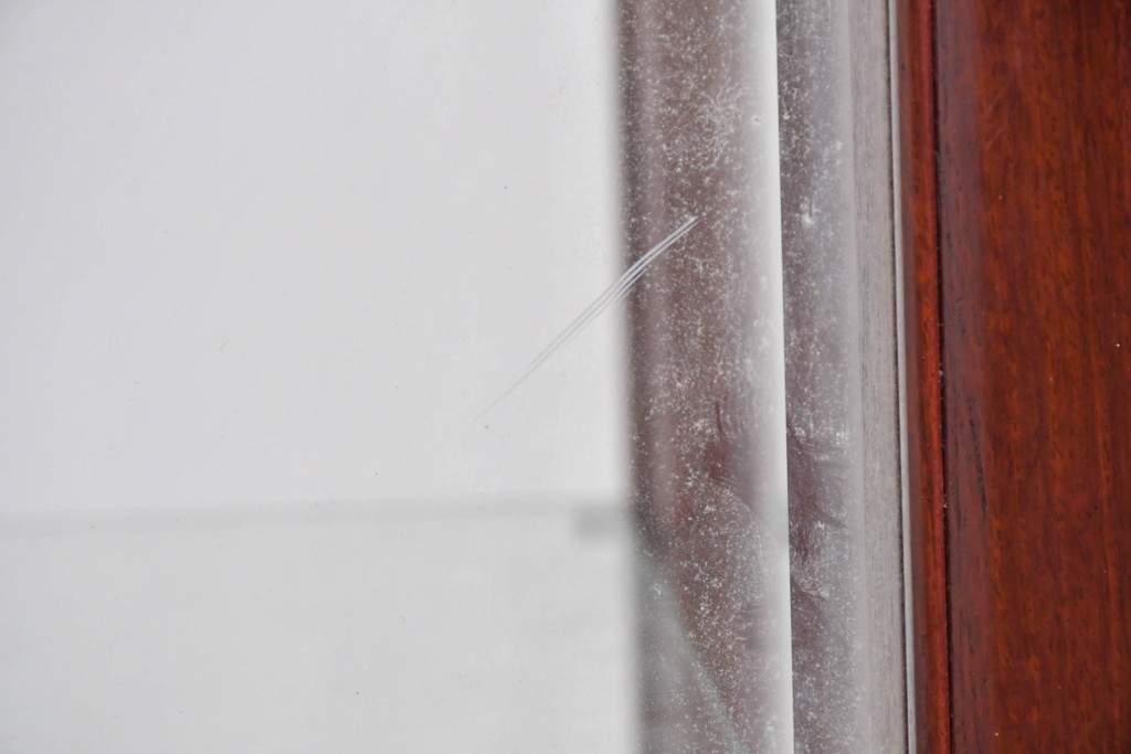 アジアンヴィンテージ　花梨(カリン)材　お部屋に取り入れやすいシンプルなコレクションケース　(R-085790)