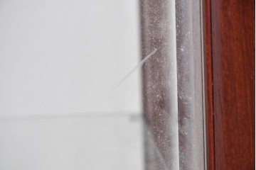 アジアンヴィンテージ　花梨(カリン)材　お部屋に取り入れやすいシンプルなコレクションケース　(R-085790)