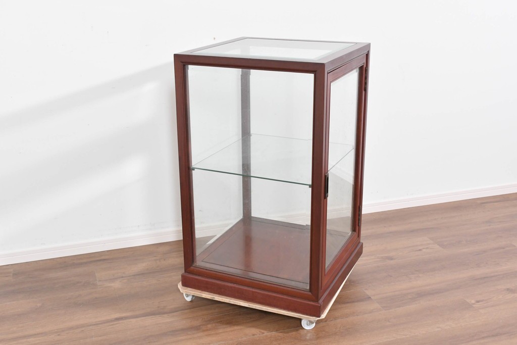 アジアンヴィンテージ　花梨(カリン)材　お部屋に取り入れやすいシンプルなコレクションケース　(R-085790)