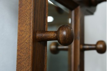和製ヴィンテージ　希少な廃番品　飛騨産業　キツツキ　無垢楢(ナラ)材　ミラーとベンチ収納の付いた使い勝手の良いハンガーラック　(R-085791)