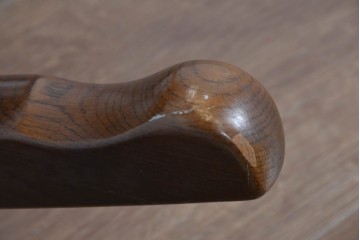 和製ヴィンテージ　廃盤品の希少なハイエンドモデル!!　飛騨産業　キツツキ　楢(ナラ)材　曲線美と丁寧な仕上げが光るロッキングチェア　(R-085792)