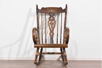和製ヴィンテージ　廃盤品の希少なハイエンドモデル!!　飛騨産業　キツツキ　楢(ナラ)材　曲線美と丁寧な仕上げが光るロッキングチェア　(R-085792)