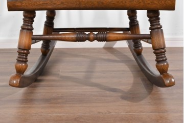 和製ヴィンテージ　廃盤品の希少なハイエンドモデル!!　飛騨産業　キツツキ　楢(ナラ)材　曲線美と丁寧な仕上げが光るロッキングチェア　(R-085792)