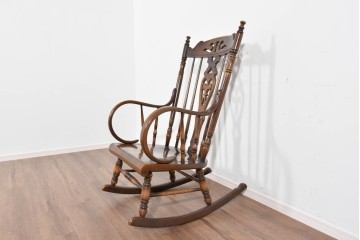 和製ヴィンテージ　廃盤品の希少なハイエンドモデル!!　飛騨産業　キツツキ　楢(ナラ)材　曲線美と丁寧な仕上げが光るロッキングチェア　(R-085792)