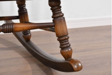 和製ヴィンテージ　廃盤品の希少なハイエンドモデル!!　飛騨産業　キツツキ　楢(ナラ)材　曲線美と丁寧な仕上げが光るロッキングチェア　(R-085792)