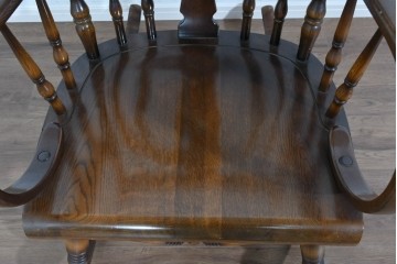 和製ヴィンテージ　廃盤品の希少なハイエンドモデル!!　飛騨産業　キツツキ　楢(ナラ)材　曲線美と丁寧な仕上げが光るロッキングチェア　(R-085792)