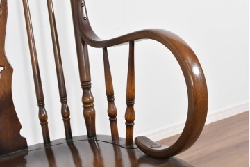 和製ヴィンテージ　廃盤品の希少なハイエンドモデル!!　飛騨産業　キツツキ　楢(ナラ)材　曲線美と丁寧な仕上げが光るロッキングチェア　(R-085792)