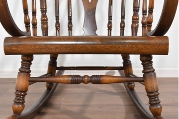 和製ヴィンテージ　廃盤品の希少なハイエンドモデル!!　飛騨産業　キツツキ　楢(ナラ)材　曲線美と丁寧な仕上げが光るロッキングチェア　(R-085792)