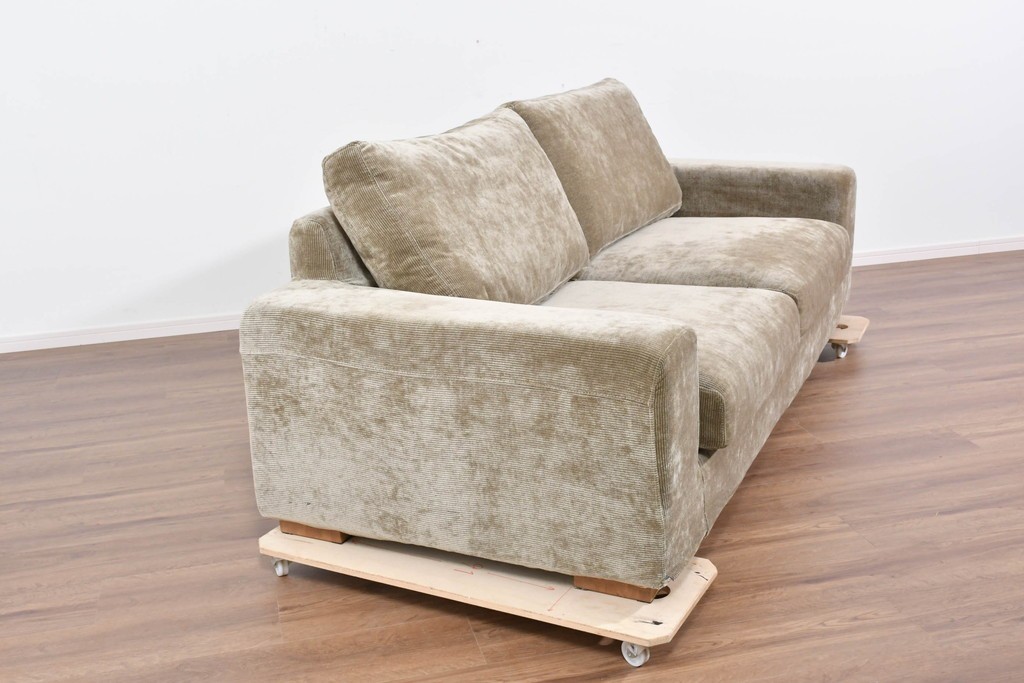 中古　美品　CRASH GATE(クラッシュゲート)　コーデュロイ生地のゆったりとした2.5人掛けソファ　(R-085794)