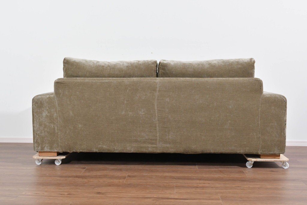 中古　美品　CRASH GATE(クラッシュゲート)　コーデュロイ生地のゆったりとした2.5人掛けソファ　(R-085794)