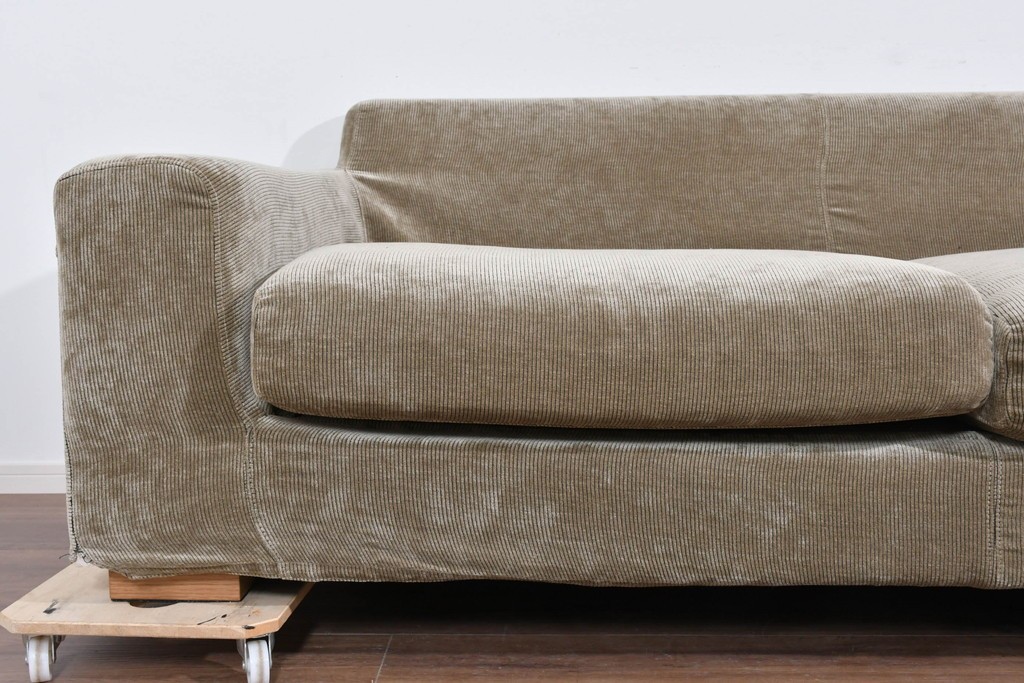 中古　美品　CRASH GATE(クラッシュゲート)　コーデュロイ生地のゆったりとした2.5人掛けソファ　(R-085794)