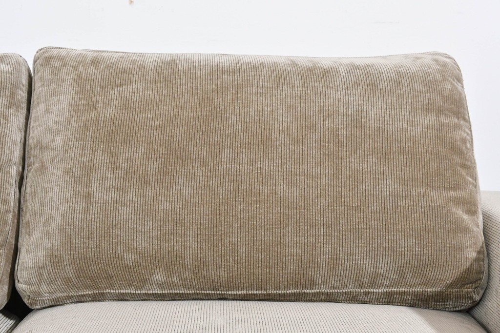 中古　美品　CRASH GATE(クラッシュゲート)　コーデュロイ生地のゆったりとした2.5人掛けソファ　(R-085794)