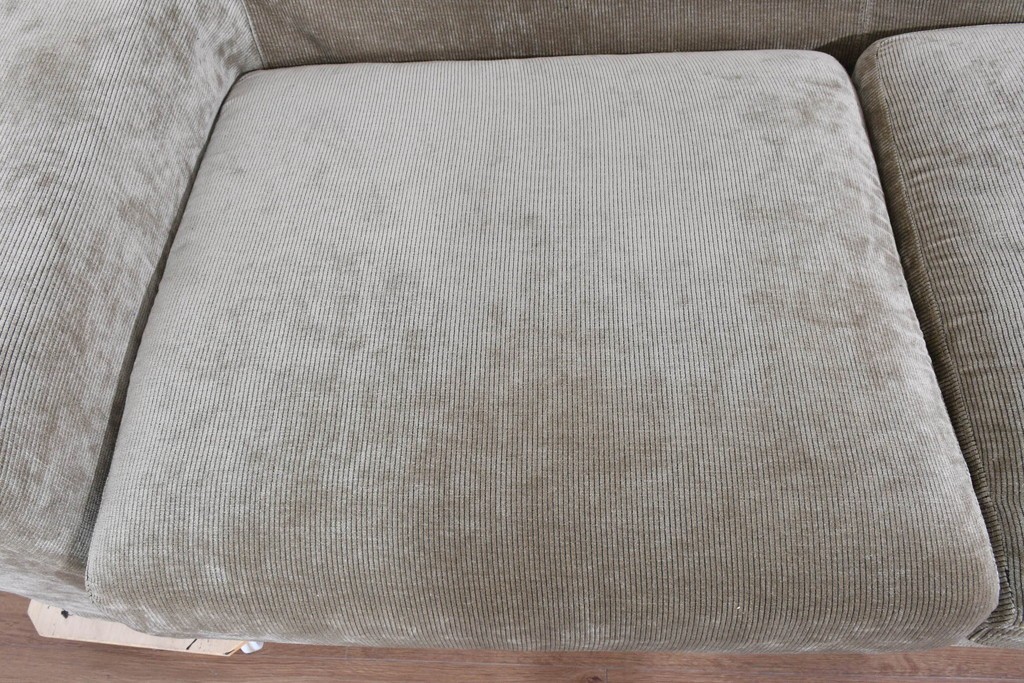 中古　美品　CRASH GATE(クラッシュゲート)　コーデュロイ生地のゆったりとした2.5人掛けソファ　(R-085794)