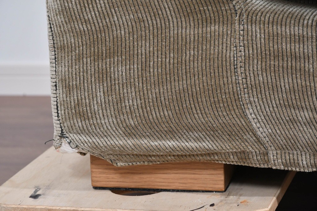 中古　美品　CRASH GATE(クラッシュゲート)　コーデュロイ生地のゆったりとした2.5人掛けソファ　(R-085794)