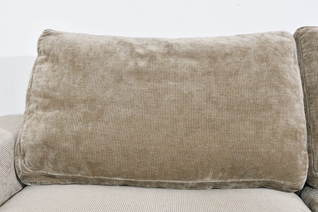 中古　美品　CRASH GATE(クラッシュゲート)　コーデュロイ生地のゆったりとした2.5人掛けソファ　(R-085794)