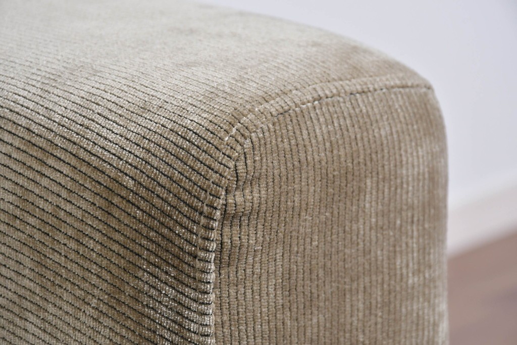 中古　美品　CRASH GATE(クラッシュゲート)　コーデュロイ生地のゆったりとした2.5人掛けソファ　(R-085794)