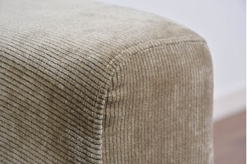 中古　美品　CRASH GATE(クラッシュゲート)　コーデュロイ生地のゆったりとした2.5人掛けソファ　(R-085794)