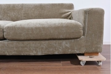 中古　美品　CRASH GATE(クラッシュゲート)　コーデュロイ生地のゆったりとした2.5人掛けソファ　(R-085794)