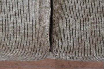 中古　美品　CRASH GATE(クラッシュゲート)　コーデュロイ生地のゆったりとした2.5人掛けソファ　(R-085794)