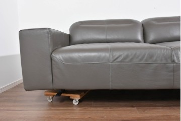 中古　超美品(短期間使用品)　BoConcept(ボーコンセプト)　Hampton(ハンプトン)　上質な本革張りの2.5人掛けソファ　定価約109万円　(R-085795)