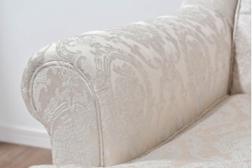 中古　超美品　特注品　国産職人手作り　某上場企業会長邸放出品　上品なダマスク織生地が華やかなドレクセル風の一人掛けソファ2脚　製作費(1脚)約50万円　(R-085796)