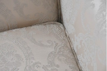 中古　超美品　特注品　国産職人手作り　某上場企業会長邸放出品　上品なダマスク織生地が華やかなドレクセル風の一人掛けソファ2脚　製作費(1脚)約50万円　(R-085796)